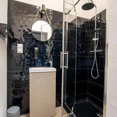 Hanza Tower Luxury Apartment *