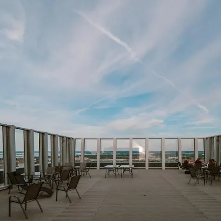 Hanza Tower Luxury Apartment *