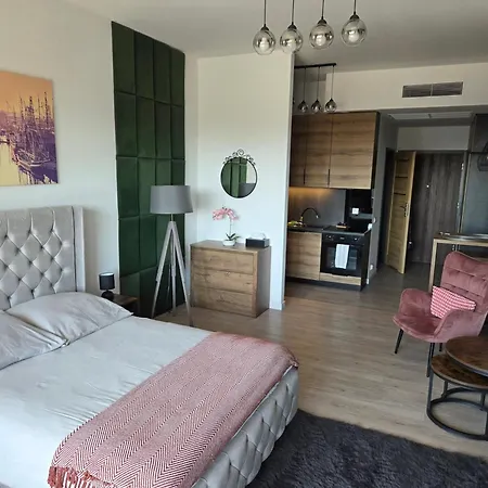 Hanza Tower Luxury Apartment *